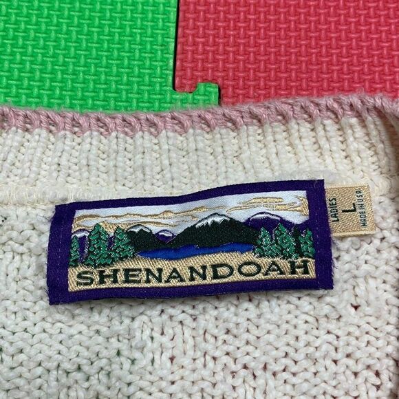 Vintage knit with sweater v-neck super cute design on a Shenandoah size Large - Picture 3 of 3